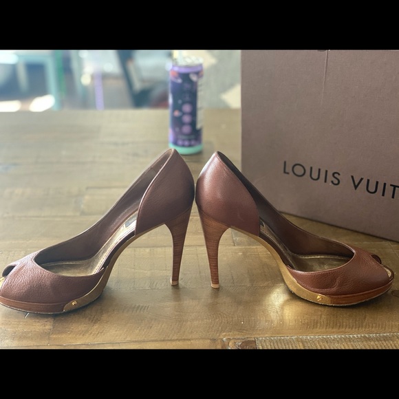 LOUIS VUTTION BROWN LEATHER HEELS - Picture 5 of 16